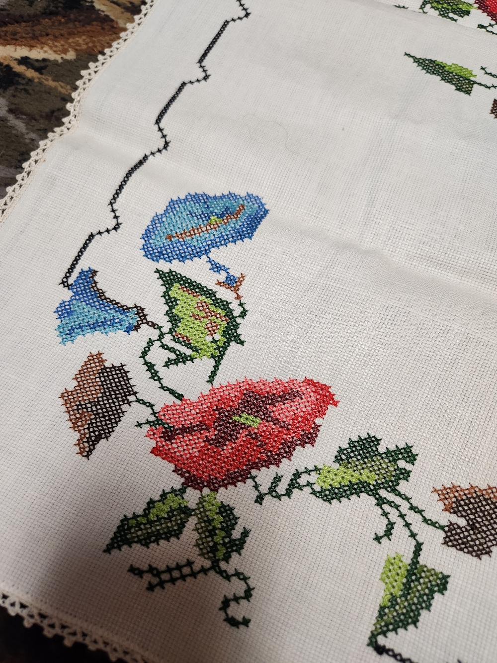 Table Runner Matchin Napkin Set - Picture 7 of 11